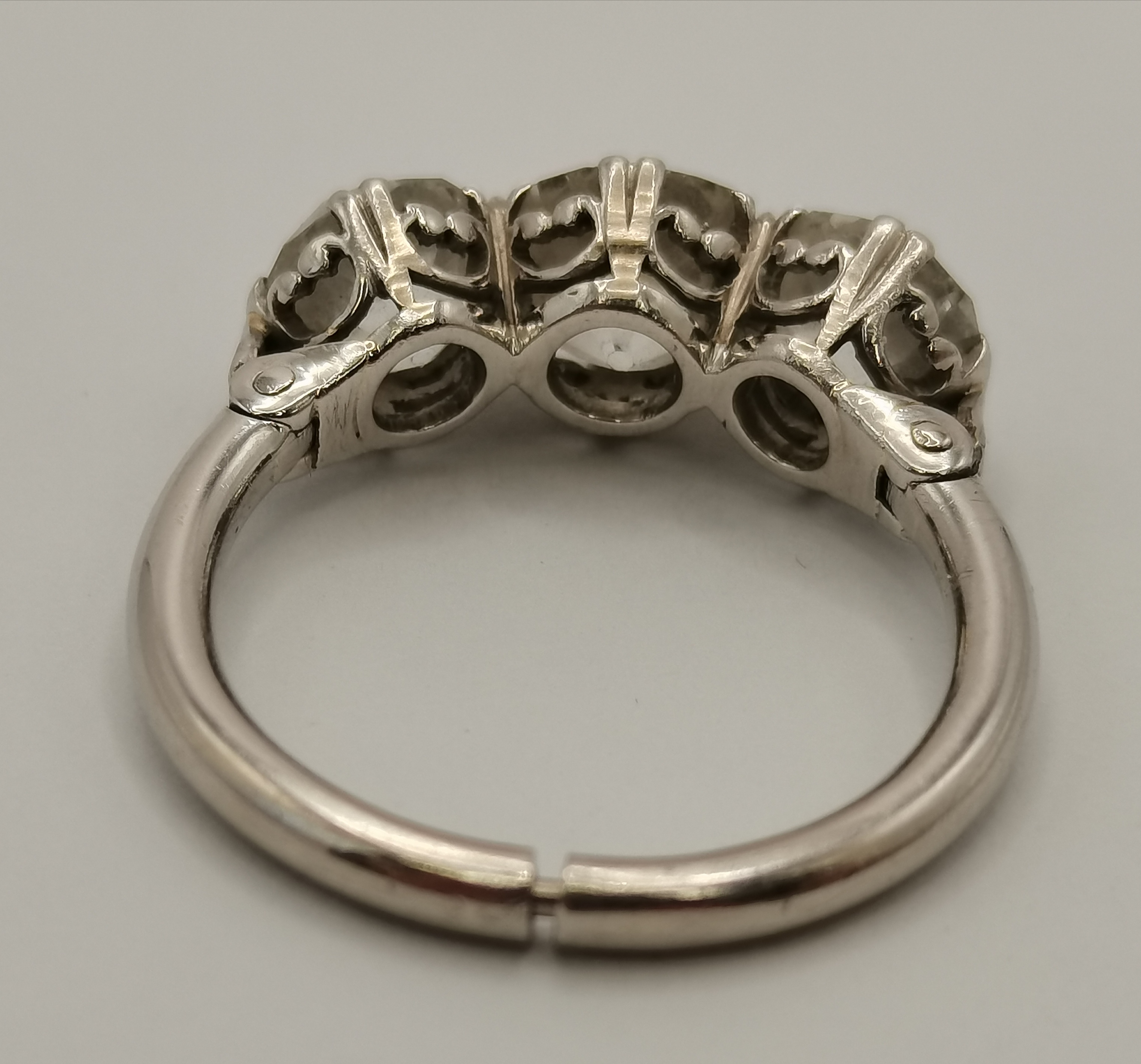 An impressive platinum three-stone diamond ring - Image 3 of 7