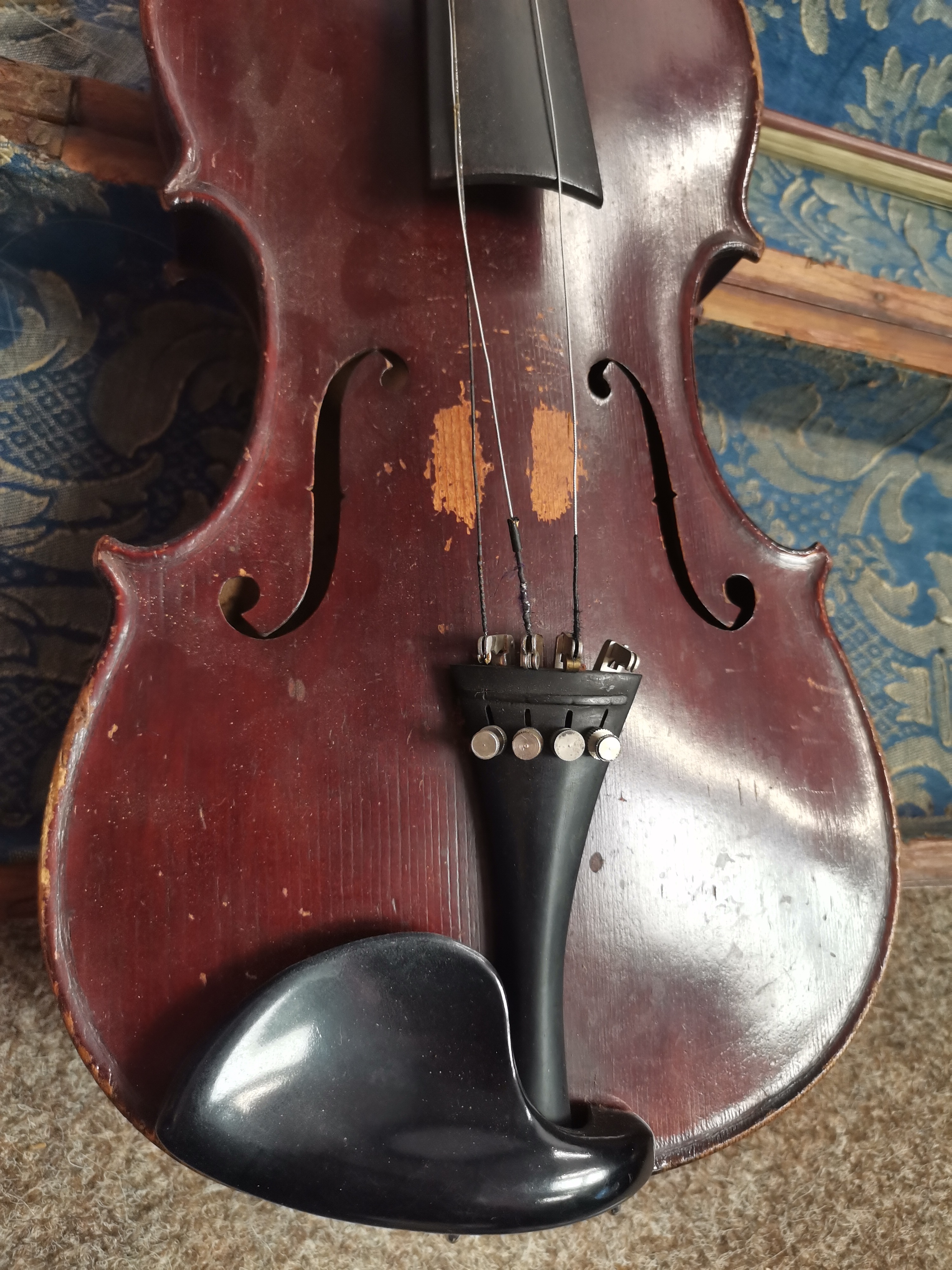 A vintage full (4/4) size violin and bow, in wooden case, plus Gnome Universal Alpha light - Image 6 of 12