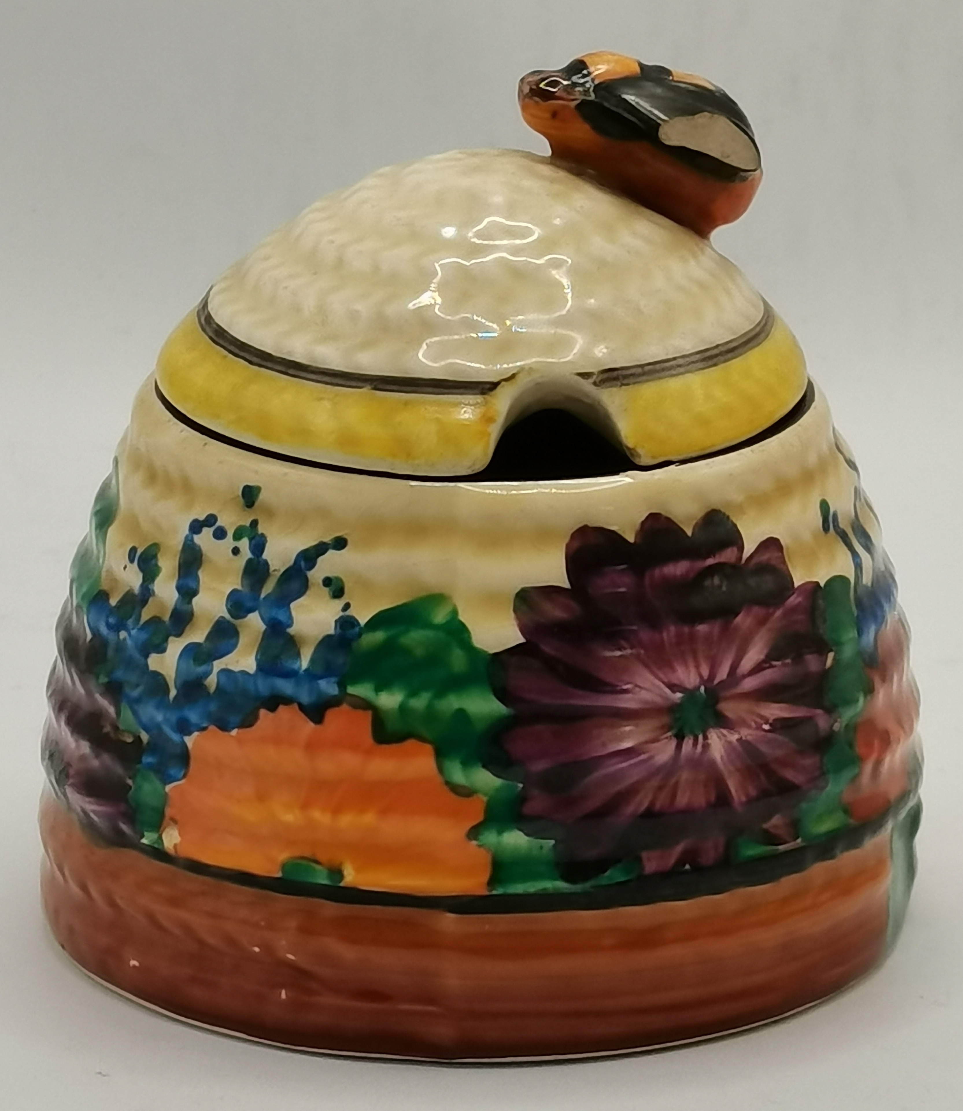 Clarice Cliff: Two Bizarre beehive honey pots, and another - Bild 2 aus 10