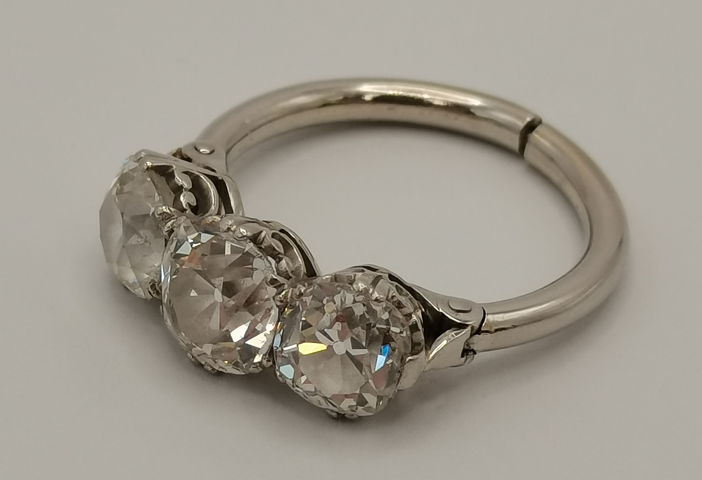 An impressive platinum three-stone diamond ring - Image 2 of 7