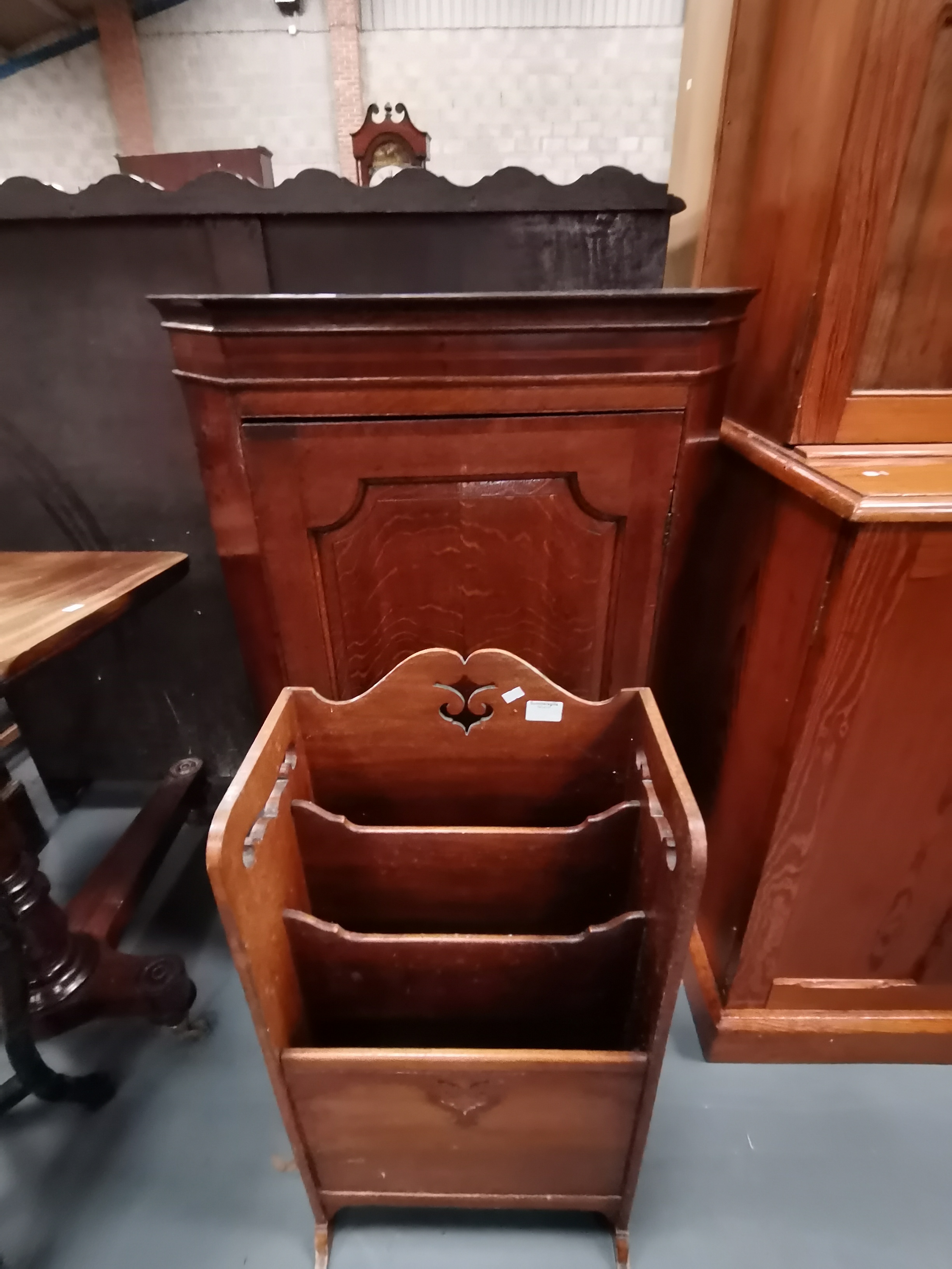 An Georgian oak corner cupboard and a 20th century mahogany magazine rack