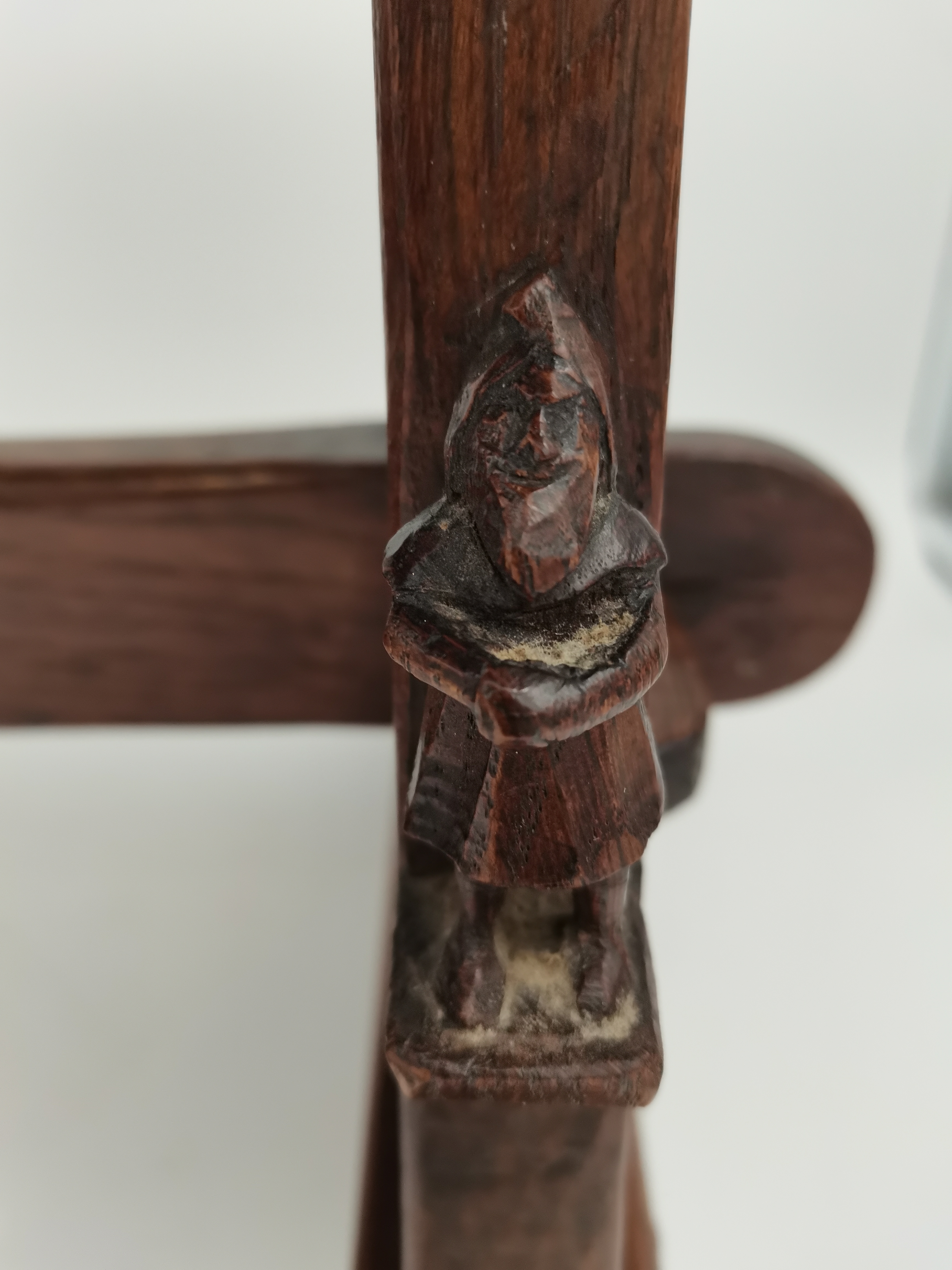 Thomas Whittaker, a Gnomeman dark burr oak small coffee table / stool - Image 16 of 20