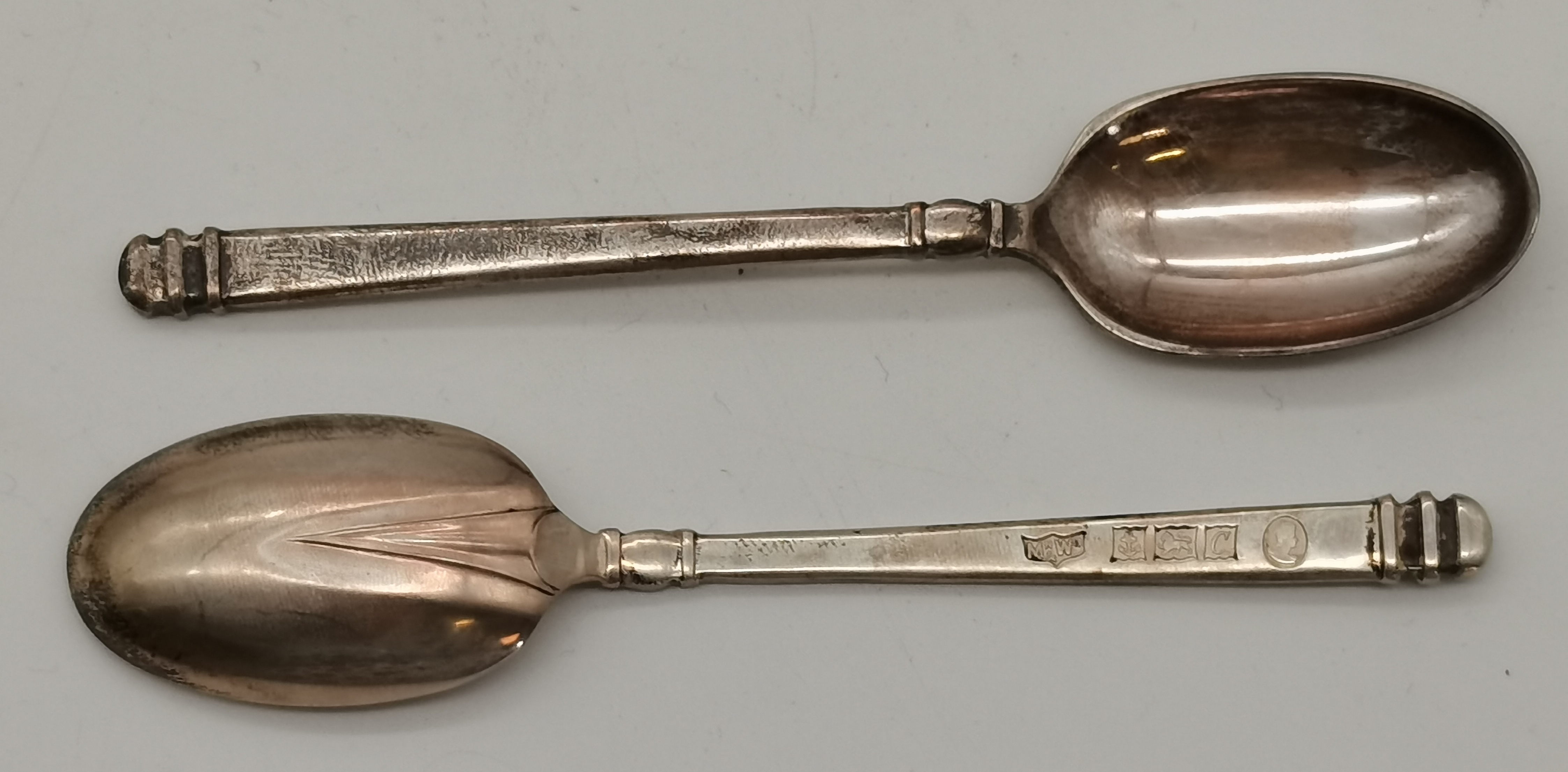 Three cased sets of silver teaspoons, Victorian and later - Bild 3 aus 4