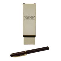 DAVIDOFF, A VINTAGE GOLD PLATE AND JAPANESE LACQUER PEN LIGHTER Rouge finish in Davidoff box. (