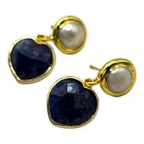 A PAIR OF YELLOW METAL AND LAPIS LAZULI EARRINGS Faceted heart form stone with simulated pearl