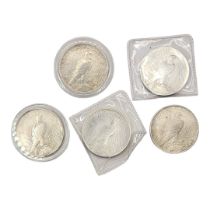 A COLLECTION OF FIVE EARLY 20TH CENTURY AMERICAN SILVER PEACE DOLLAR COINS, DATED 1921, 1923, 1924