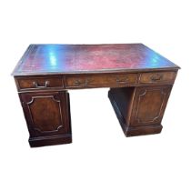 A GEORGIAN STYLE MAHOGANY TWIN PEDESTAL PARTNER’S DESK With gilt tooled leather writing surface