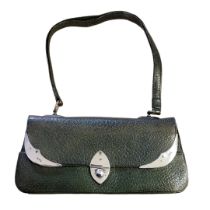 AN EARLY EDWARDIAN GREEN LEATHER LADIES’ EVENING PURSE, 1901 Hallmarked silver mounted lock and