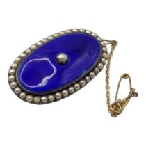 AN EARLY 19TH CENTURY YELLOW METAL, ENAMEL AND SEED PEARL OVAL BROOCH With seed pearls to edge