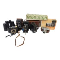 A COLLECTION OF VINTAGE CAMERAS To include a Lustreflex twin lens, Brownie, Voigtlander Vitomatic