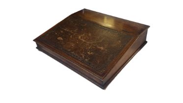 AN EARLY 20TH CENTURY OAK AND LEATHER TABLE TOP WRITING SLOPE Having a sloped front with leather and