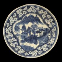 AN EARLY 20TH CENTURY JAPANESE BLUE AND WHITE PORCELAIN CHARGER PLATE Hand painted decoration of a