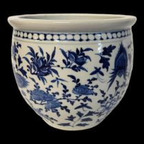 A 19TH CENTURY CHINESE BLUE AND WHITE PORCELAIN JARDINIÈRE Hand painted decoration of flowers and