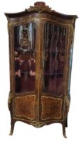 A 19TH CENTURY FRENCH KINGWOOD, GILT BRONZE AND FLORAL MARQUETRY AND PARQUETRY INLAID DISPLAY