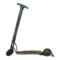 AN EARLY 20TH CENTURY FRENCH PINE SCOOTER WITH ARTICULATED STEERING. (length 90cm x h 95cm)