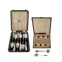 A CASED SIX HEAVY HALLMARKED SILVER GRAPEFRUIT SPOONS, SHEFFIELD, 1936, BY WILLIAM BRUFORD & SONS