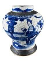 A LATE 19TH/EARLY 20TH CENTURY CHINESE EXPORT QING DYNASTY PORCELAIN VASE FROM THE NANKIN REGION