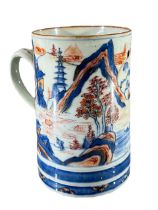 A LARGE 18TH CENTURY CHINESE EXPORT QING DYNASTY, KANGXI IMARI PORCELAIN TANKARD Decorated with