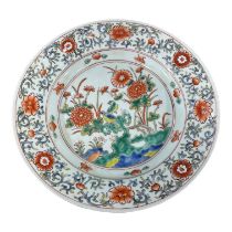 A CHINESE REPUBLICAN LATE QING DYNASTY FAMILLE VERTE PORCELAIN PLATE. Decorated with birds,