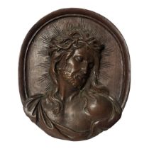 A LATE 19TH CENTURY ECCLESIASTICAL CONTINENTAL OAK OVAL BUST OF CHRIST/ECCOHOMO HANGING WOOD PANEL