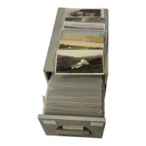 A TABLETOP FILING CABINET CONTAINING APPROX 300 20TH CENTURY AND LATER MISCELLANEOUS POSTCARDS