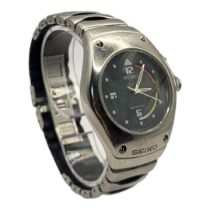 SEIKO KINETIC, A GENT’S STAINLESS STEEL AND RUBBER WRISTWATCH Having luminous number markings and