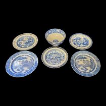 STAFFORDSHIRE, A SET OF THREE EARLY 19TH CENTURY PEARLWARE BLUE AND WHITE SMALL PLATES Transfer