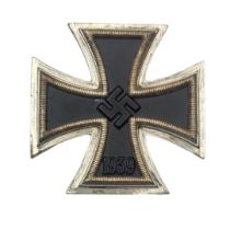 A WWII GERMAN IRON CROSS, DATED 1939 With black enamel, rear pin marked '107'. (approx 4.5cm)