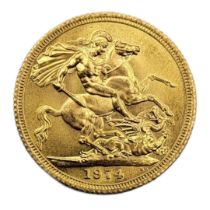 A QUEEN ELIZABETH 22CT GOLD FULL SOVEREIGN COIN, DATED 1974 With portrait bust and George and Dragon