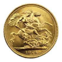 A QUEEN ELIZABETH 22CT GOLD FULL SOVEREIGN COIN, DATED 1974 With portrait bust and George and Dragon