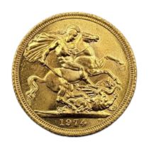 A QUEEN ELIZABETH 22CT GOLD FULL SOVEREIGN COIN, DATED 1974 With portrait bust and George and Dragon
