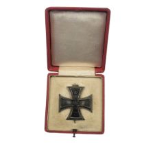 A WWI GERMAN IRON CROSS MEDAL, DATED 1914 In a red fitted velvet lined box. (approx 4.2cm)