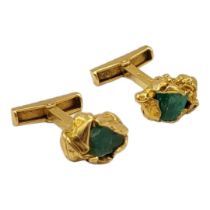 A VINTAGE PAIR OF 14CT GOLD AND GREEN CHRYSOPRASE CUFFLINKS, HAVING NATURALISTIC FORM AND CUT. (14mm