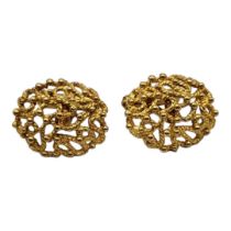 A VINTAGE PAIR OF 9CT GOLD CUFFLINKS Having stylised rope and bead decoration. (25mm x 21mm, 14g)