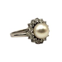 AN 18CT WHITE GOLD, PEARL AND DIAMOND CLUSTER RING Central pearl (approx. 9mm) surrounded by fifteen