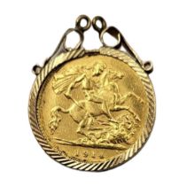 22CT GOLD GEORGE V HALF SOVEREIGN, DATED 1914, HOUSED IN A 9CT GOLD PENDANT MOUNT. (27mm x 22mm,