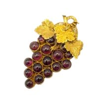 A VICTORIAN ETRUSCAN REVIVAL YELLOW METAL AND CABOCHON GARNET MEMENTO MORI BROOCH FORMED AS GRAPES,