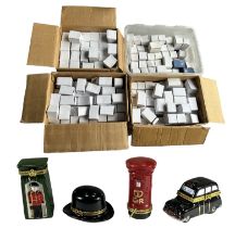 LARGE COLLECTION OF MODERN LONDON TOURIST TRINKET BOXES, APPROXIMATELY 350. COMPRISING TAXI, LETTER