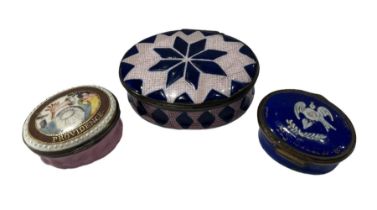 SOUTH STAFFORDSHIRE, THREE 18TH CENTURY ENGLISH ENAMEL PATCH BOXES OF OVULAR FORM Largest having