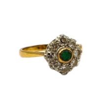 A LATE VICTORIAN/EARLY EDWARDIAN YELLOW METAL, EMERALD AND DIAMOND CLUSTER RING, YELLOW METAL TESTED