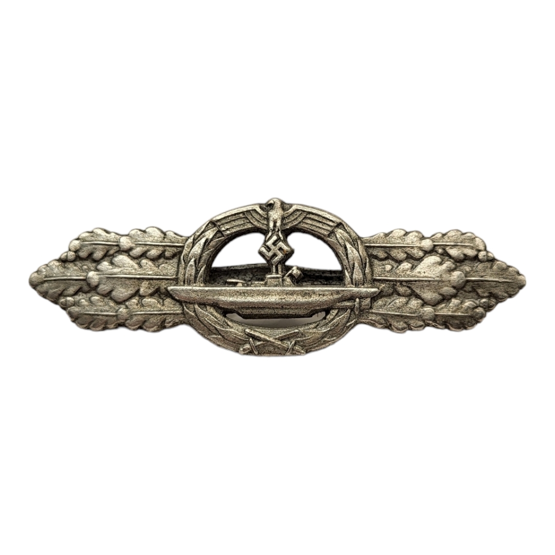 A GERMAN WWII WHITE METAL U-BOAT COMBAT CLASP ‘Maker Peekhaus Entwurt Aus F Schwerin, Berlin 68’.