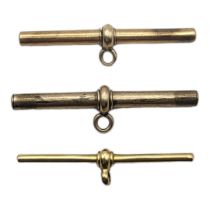 A COLLECTION OF THREE VICTORIAN YELLOW METAL ALBERT WATCH CHAIN 'T' BARS Three graduated sizes.