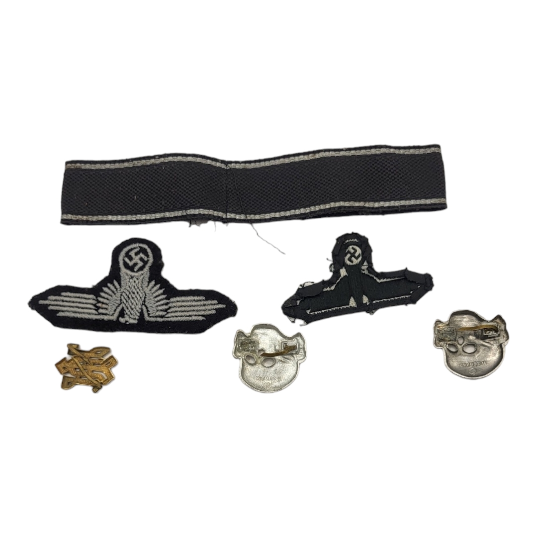 AN SS INSIGNIA TUNIC ARM EAGLE Along with SS Hauptämt officers cuff title, LAH bronze cypher for - Image 2 of 2