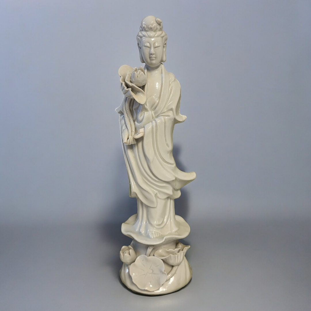 A LATE 19TH CENTURY CHINESE QING DYNASTY BLAC DE CHINE FIGURE OF GUANYIN, THE GODDESS OF MERCY - Image 3 of 5