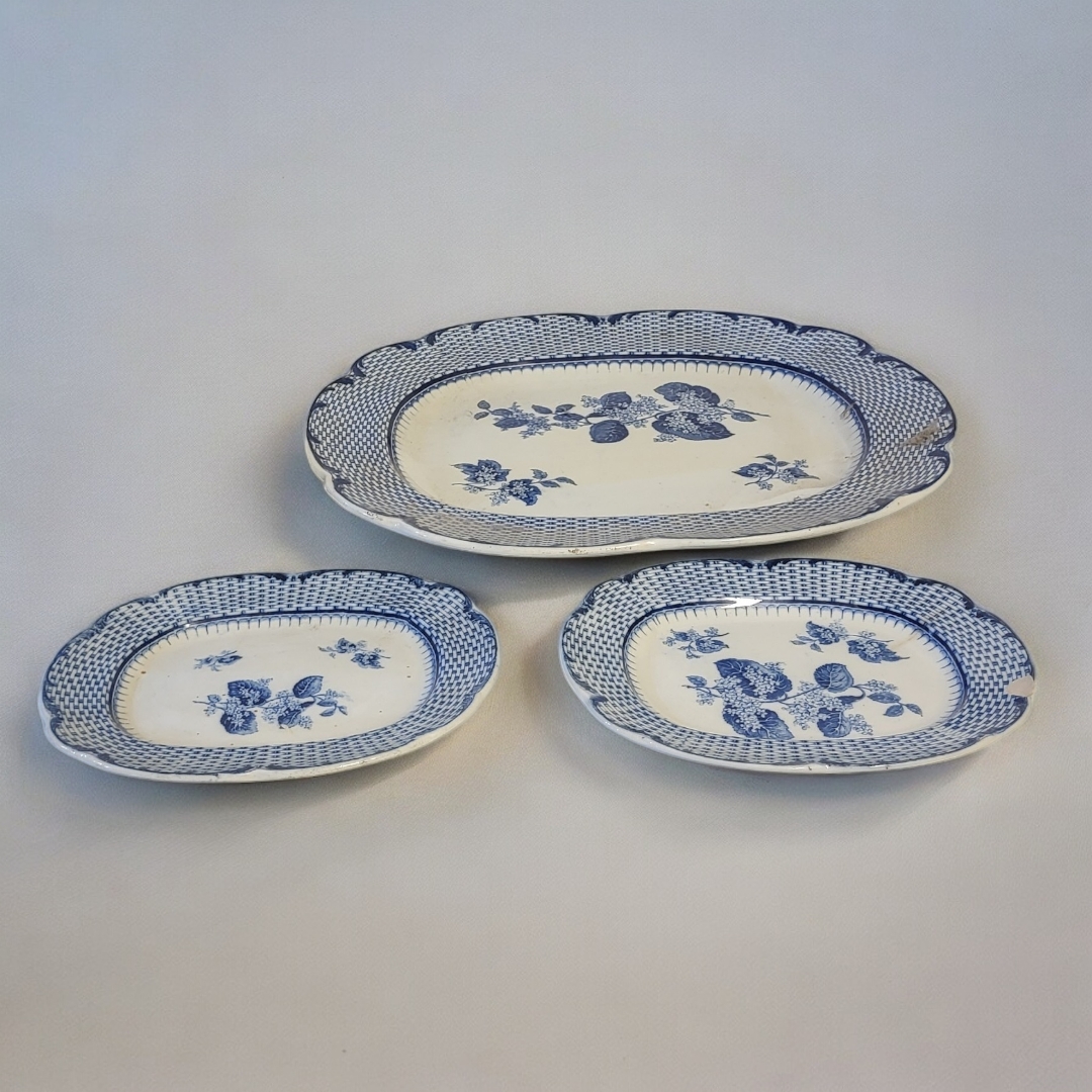 CAULTON, A 19TH CENTURY BLUE AND WHITE POTTERY DINNER SERVICE Comprising a large soup tureen, two - Image 3 of 3