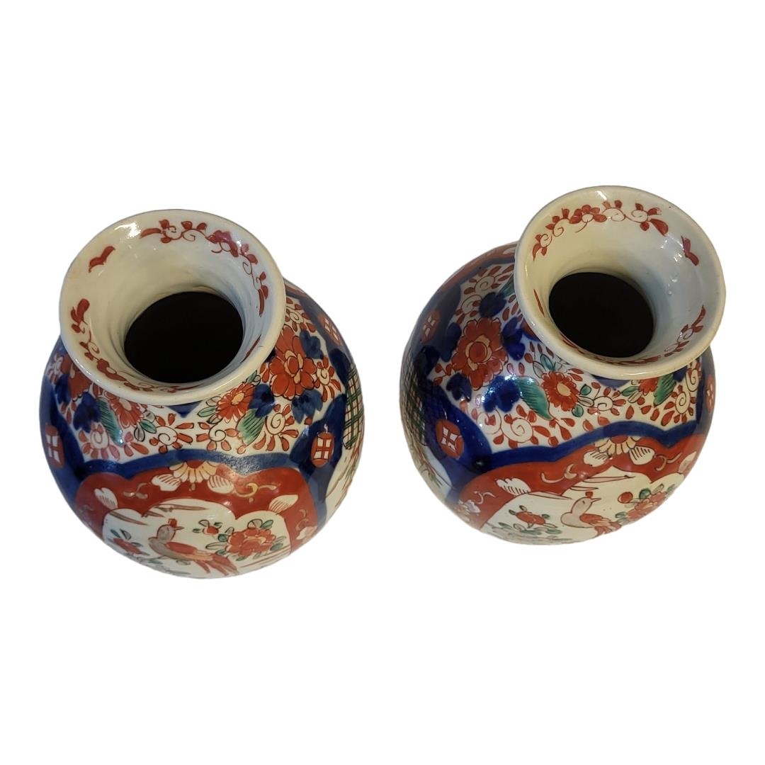 A PAIR OF 18TH CENTURY JAPANESE IMARI STYLE VASES Taking baluster form with painted floral - Image 5 of 9