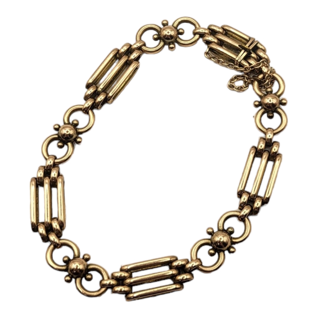 AN EARLY 20TH CENTURY 9CT GOLD GATE BRACELET Three pierced bars with spherical spacers. (approx 8cm)