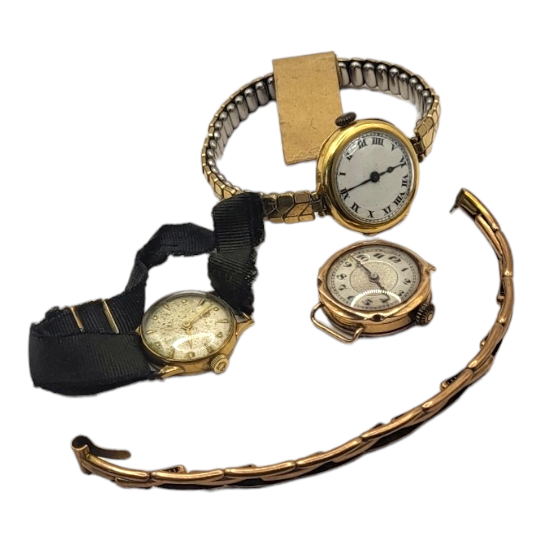 AN EARLY 20TH CENTURY 18CT GOLD LADIES’ WRISTWATCH The circular white dial on expanding gold - Image 2 of 2