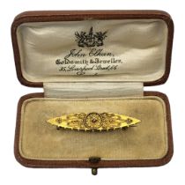 A VICTORIAN 15CT OVAL GOLD BROOCH With fine filigree decoration, in a fitted velvet lined box ‘
