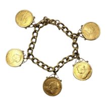 A 9CT GOLD CURB LINK BRACELET HUNG WITH FIVE VICTORIAN FULL SOVEREIGNS, 1891, 1892 AND THREE 1900.